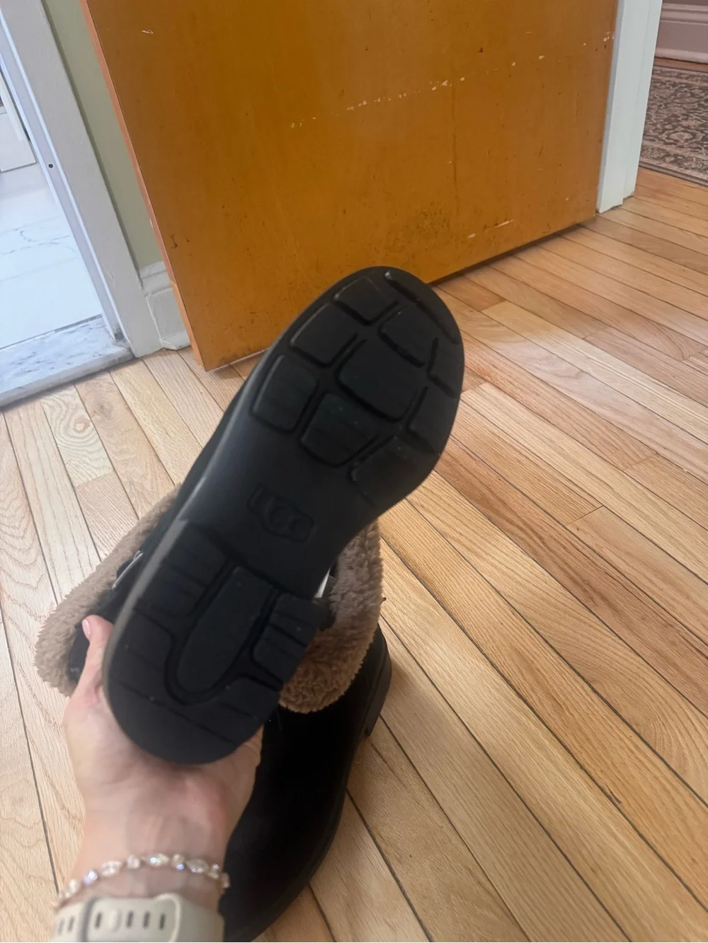 UGG stylish black